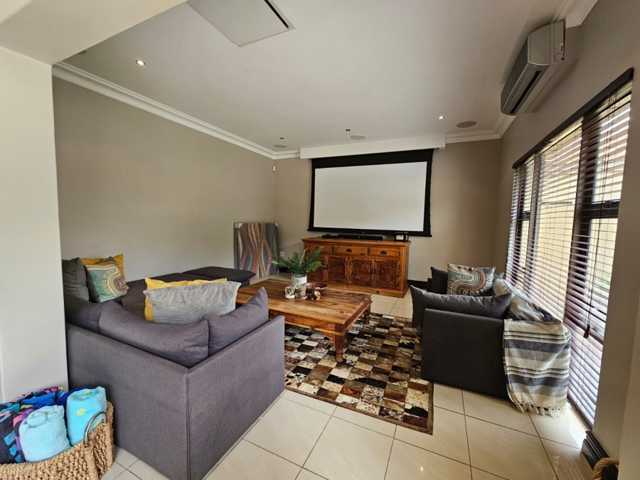5 Bedroom Property for Sale in Jim Fouchepark Free State